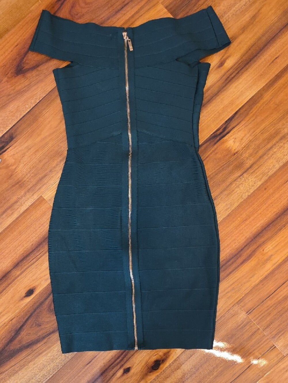 Off--Shoulder Bodycon Dress in Dark Green